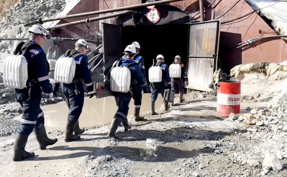Επιχείρηση διάσωσης στο χρυσωρυχείο Pionnier κοντά στη Μόσχα / πηγή: Reuters
