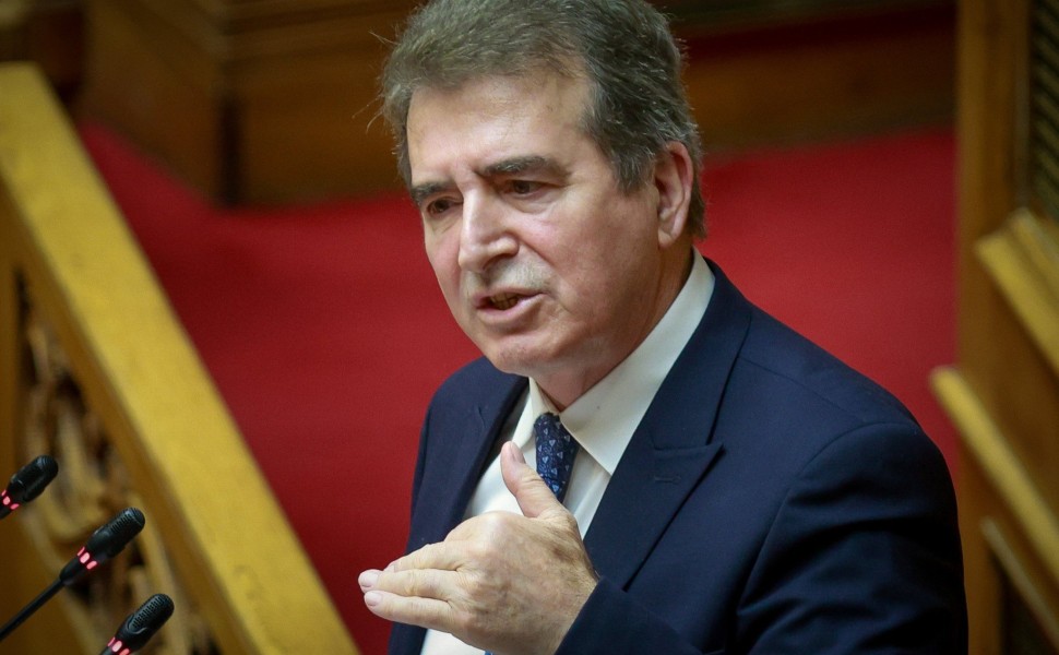 Ο υπουργός Προστασίας του Πολίτη Μιχάλης Χρυσοχοϊδης στο βήμα της Βουλής / Eurokinissi