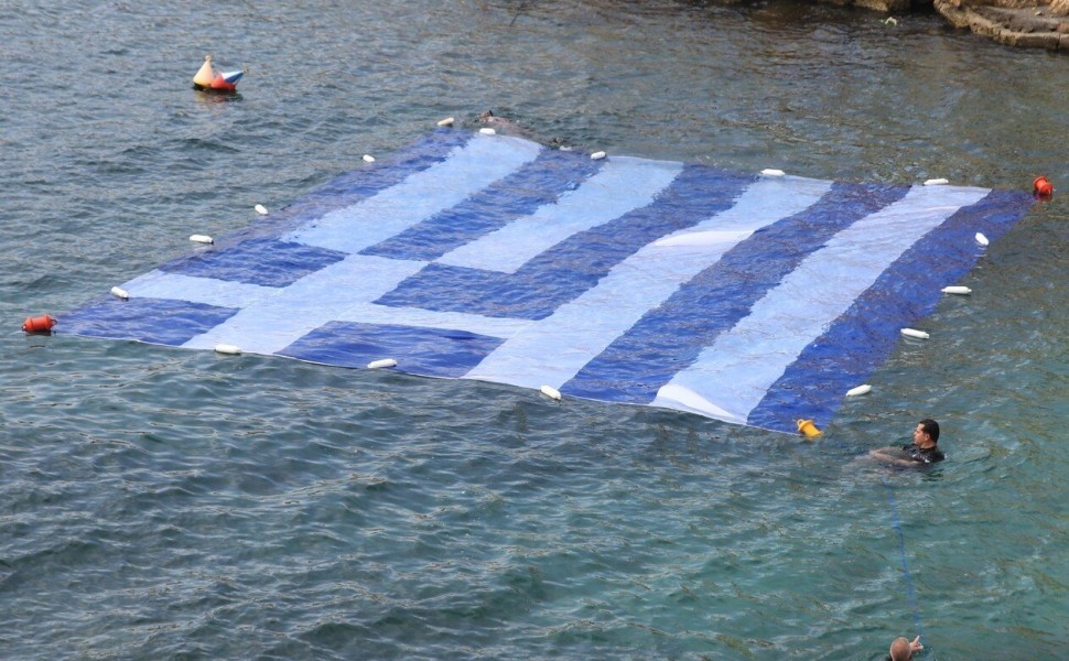 Ελληνική Σημαία - 25η Μαρτίου - Πειραιάς / Eurokinissi