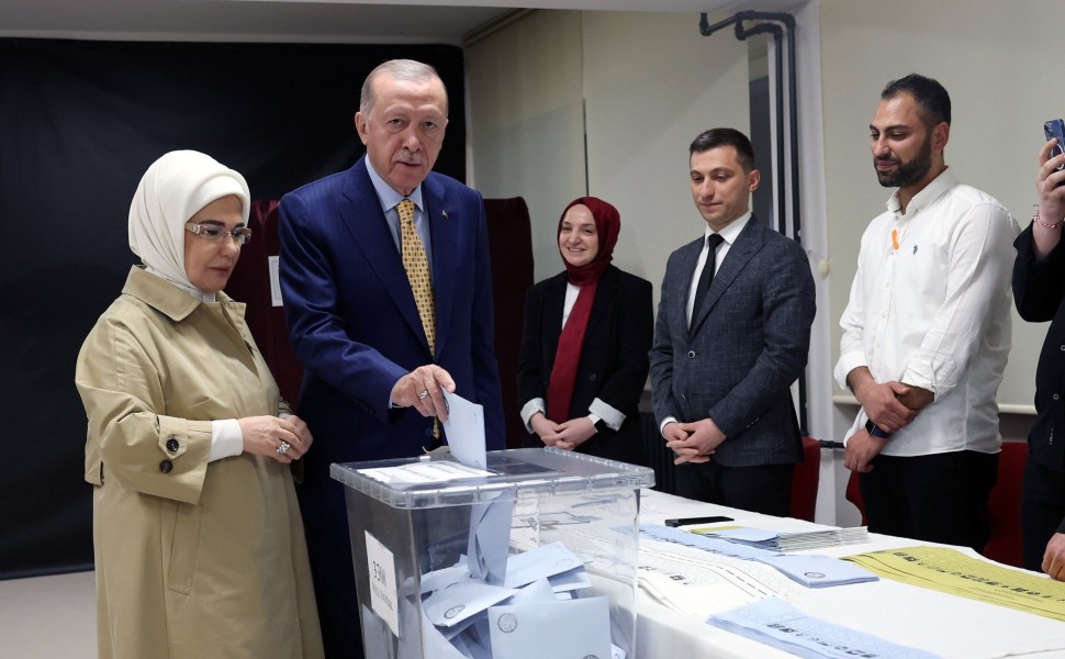 Ο Ερντογάν ψηφίζει στην Κωνσταντινούπολη / ΑΠΕ ΕΡΑ