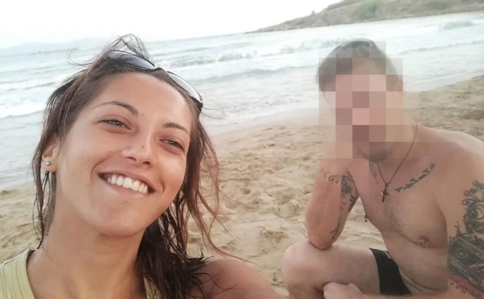 Η 28χρονη, θύμα του πρώην συντρόφου της μαζί με τον δράστη/INTIME