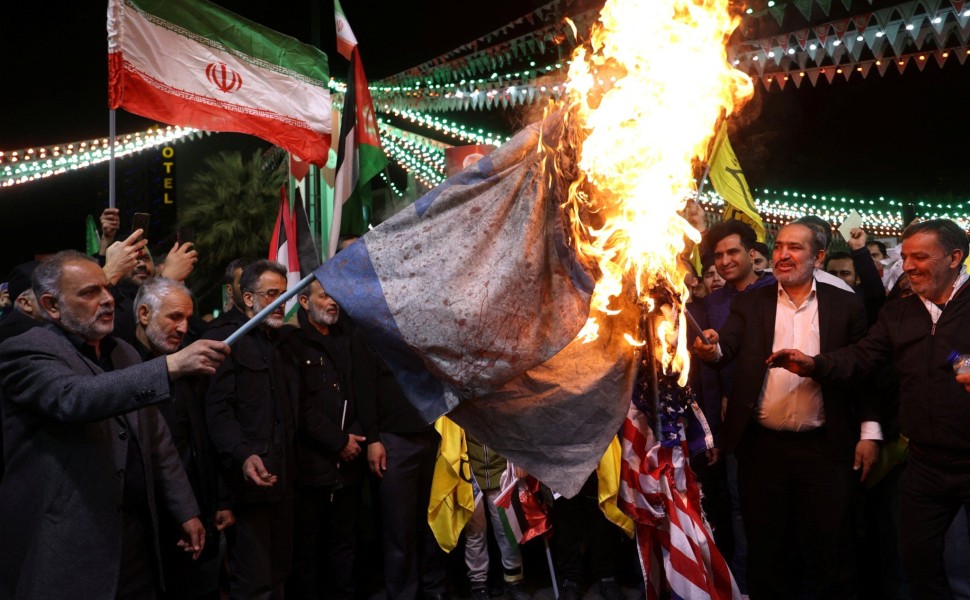 Διαδηλώσεις κατά της Δύσης στο Ιράν μετά την επίθεση στην πρεσβεία στη Δαμασκό / Reuters