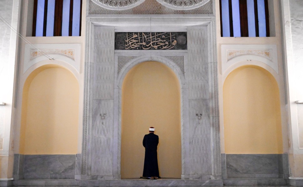 Ο ιμάμης στο Γενί Τζαμί / φωτ. Intime