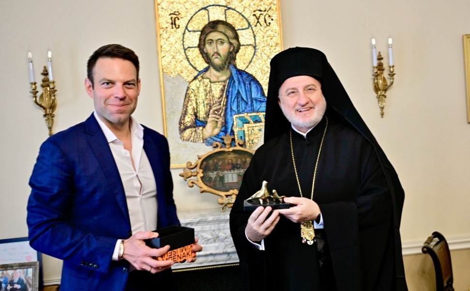 Ο Στέφανος Κασσελάκης με τον Αρχιεπίσκοπο Ελπιδοφόρο (φωτο: ΑΠΕ-ΜΠΕ/ΓΡΑΦΕΙΟ ΤΥΠΟΥ ΣΥΡΙΖΑ-ΠΣ/STR)