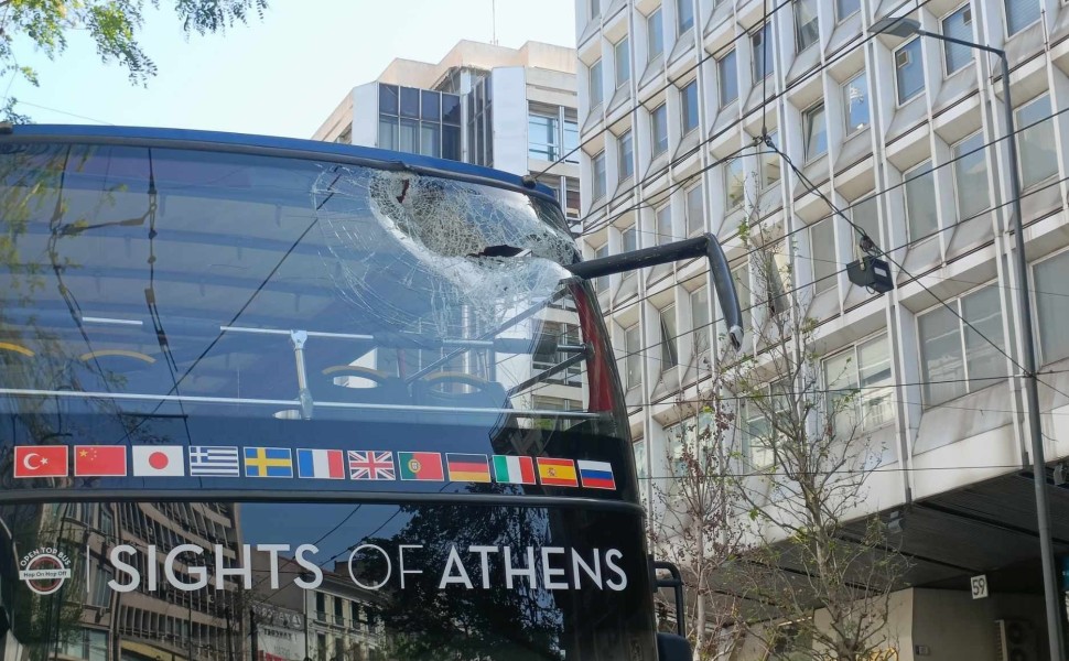 Ατύχημα με 6 τραυματίες σε τουριστικό λεωφορείο στο κέντρο της Αθήνας / Eurokinissi