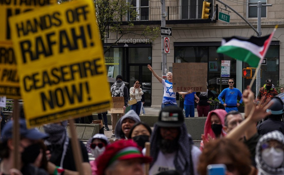 Φιλοπαλαιστίνιοι διαδηλωτές στη Νέα Υόρκη / Reuters