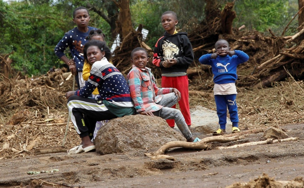 Εκατοντάδες χιλιάδες άνθρωποι έχουν μείνει άστεγοι στην Κένυα / REUTERS