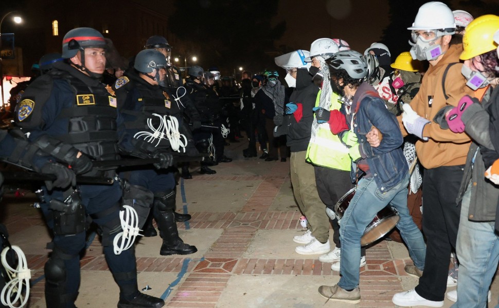 Η αστυνομία διέλυσε τον καταυλισμό φοιτητών υπέρ των Παλαιστινίων στο Πανεπιστήμιο της Καλιφόρνιας / Reuters