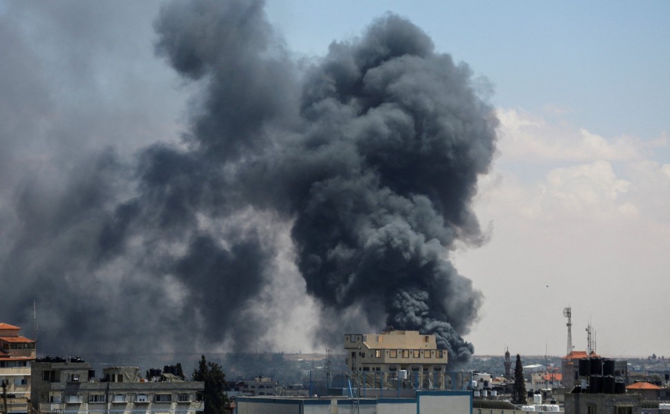 Το Ισραήλ βομβαρδίζει τη Ράφα. Φωτογραφία: Reuters