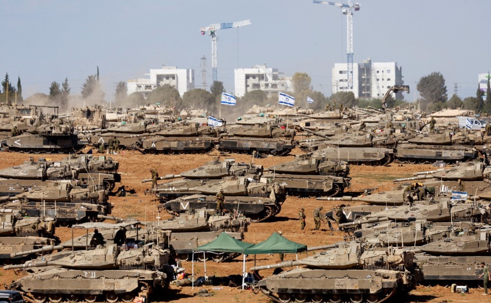 Ισραηλινά άρματα μάχης εισέβαλλαν στη μεθοριακή περιοχή της Ράφα στη Λωρίδα της Γάζας / Reuters