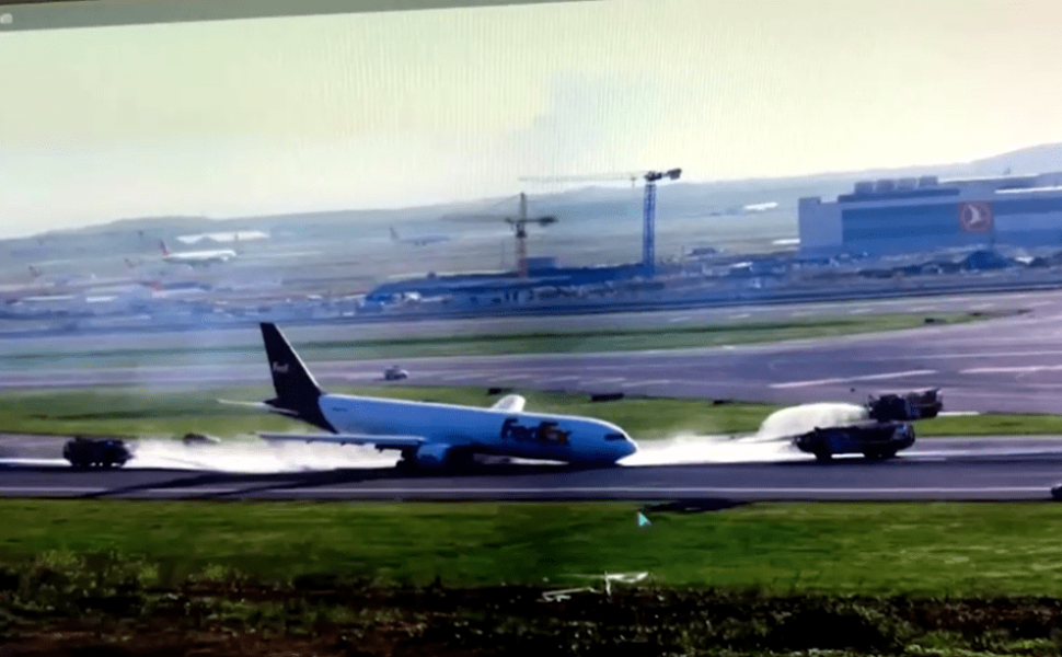 Αεροσκάφος της Boeing κάνει αναγκαστική προσγείωση στο αεροδρόμιο της Κωνσταντινούπολης / Reuters