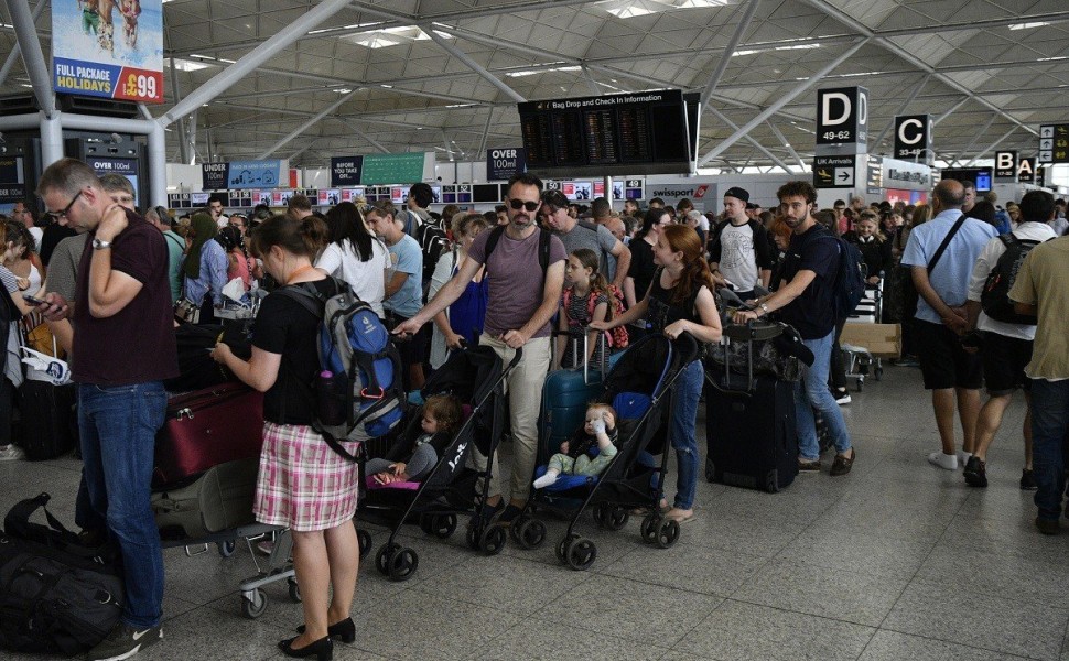 epa06915701 Passengers wait and queue following flight disruption at London Stansted Airport in Stansted Mountfitchet, Essex, Britain, 28 July 2018. Media reports on 28 July 018 state that the British National Air Traffic Services (Nats) placed temporary 