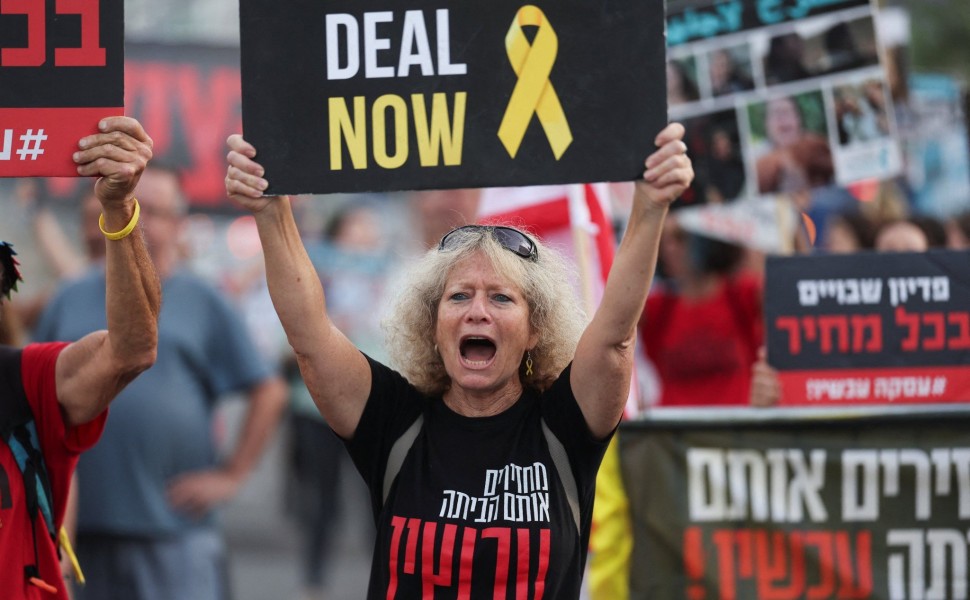 Συγγενείς ομήρων σε διαδηλώσεις στο Τελ Αβίβ / Reuters