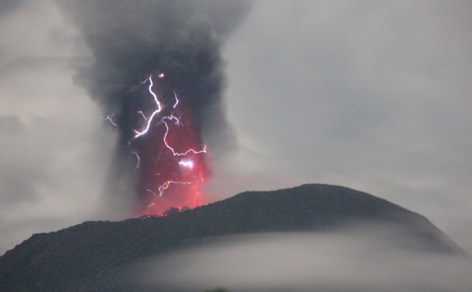 Το ηφαίστειο στο όρος Ίμπου στην Ινδονησία / Reuters