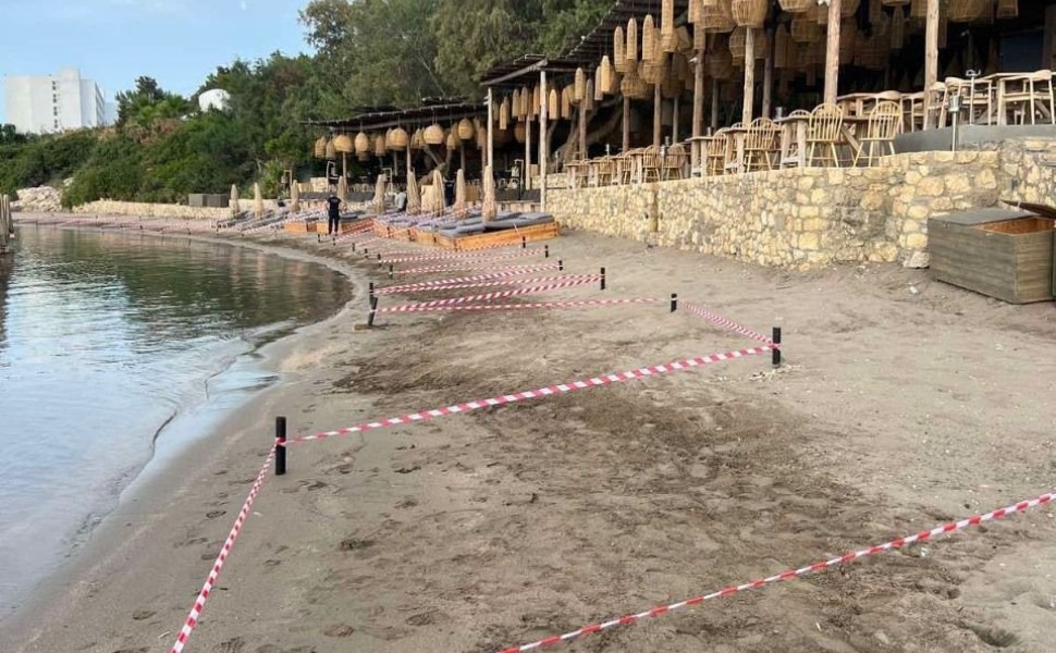 Σφραγίζεται το beach bar στη Ρόδο