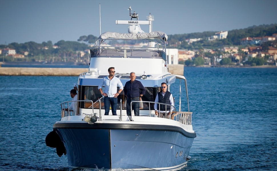 Ο Στέφανος Κασσελάκης φθάνει με το ιδιωτικό σκάφος που είχε νοικιάσει στο λιμάνι της Μυτιλήνης / Φωτ. Aρχείου Eurokinissi