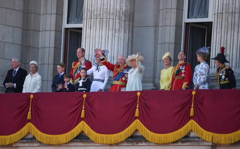 Η αγγλική βασιλική οικογένεια στο μπαλκόνι του Μπάκιγχαμ / Reuters