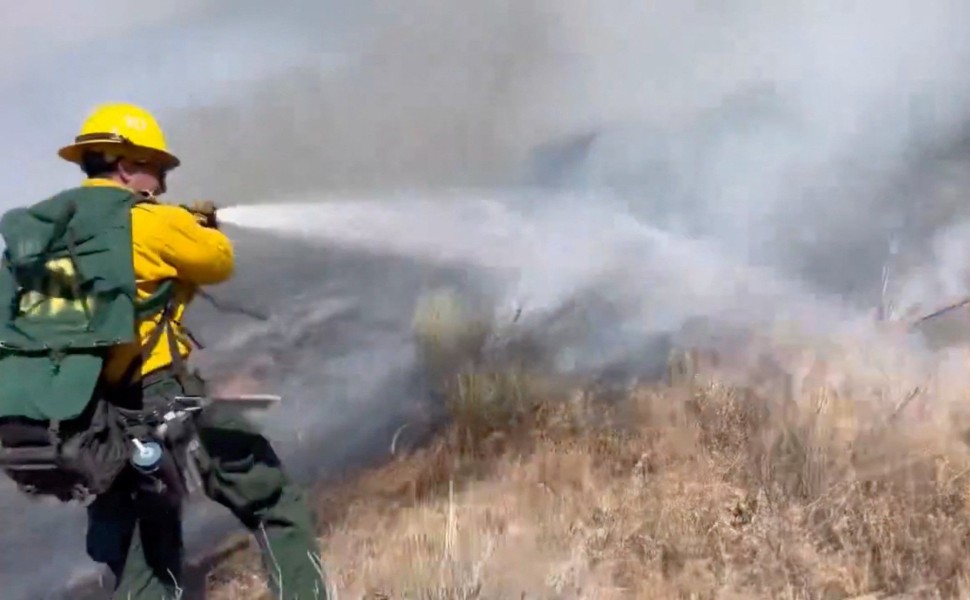 Οι πυροσβέστες στην Καλιφόρνια δίνουν μάχη με τις φλόγες / REUTERS