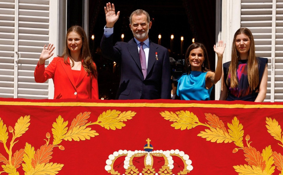 Η Ισπανική βασιλική οικογένεια στο μπαλκόνι του Palacio Real / Reuters
