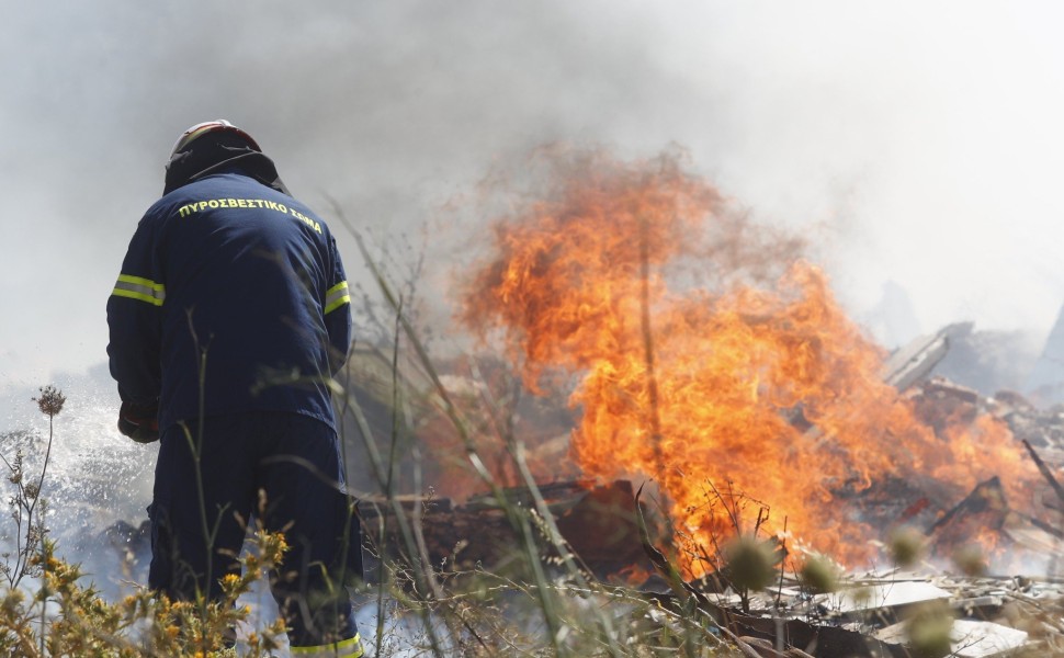 Εικόνα από τη φωτιά στη Λεωφόρο Βάρης - Κορωπίου. ΔΗΜΗΤΡΟΠΟΥΛΟΣ ΣΩΤΗΡΗΣ/EUROKINISSI