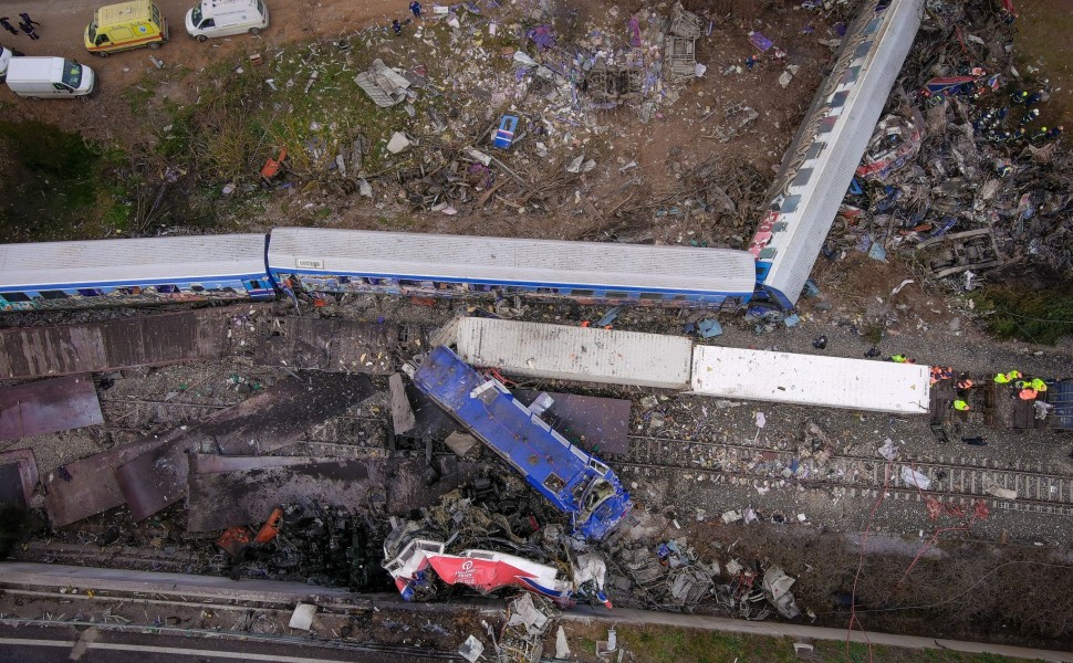 Εικόνα από το τραγικό δυστύχημα των Τεμπών (φωτο: Eurokinissi)