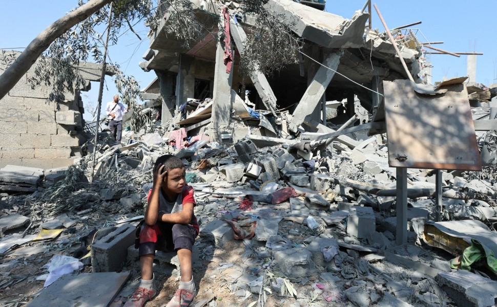 Συνεχίζονται με αμείωτο ρυθμό οι ισραηλινοί βομβαρδισμοί σε καταυλισμούς προσφύγων στη Γάζα / Reuters