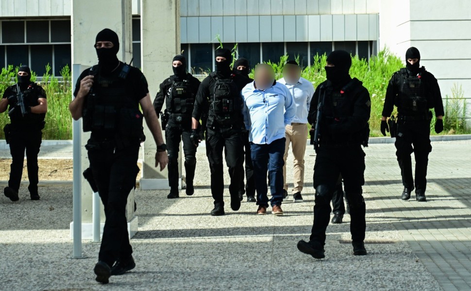 Εικόνα από τη δίκη για τη δολοφονία του Γιώργου Καραϊβάζ (φωτο: Eurokinissi)