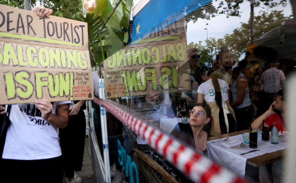 Ντόπιοι αντιδρούν στον υπερτουρισμό στην Βαρκελώνη / Reuters