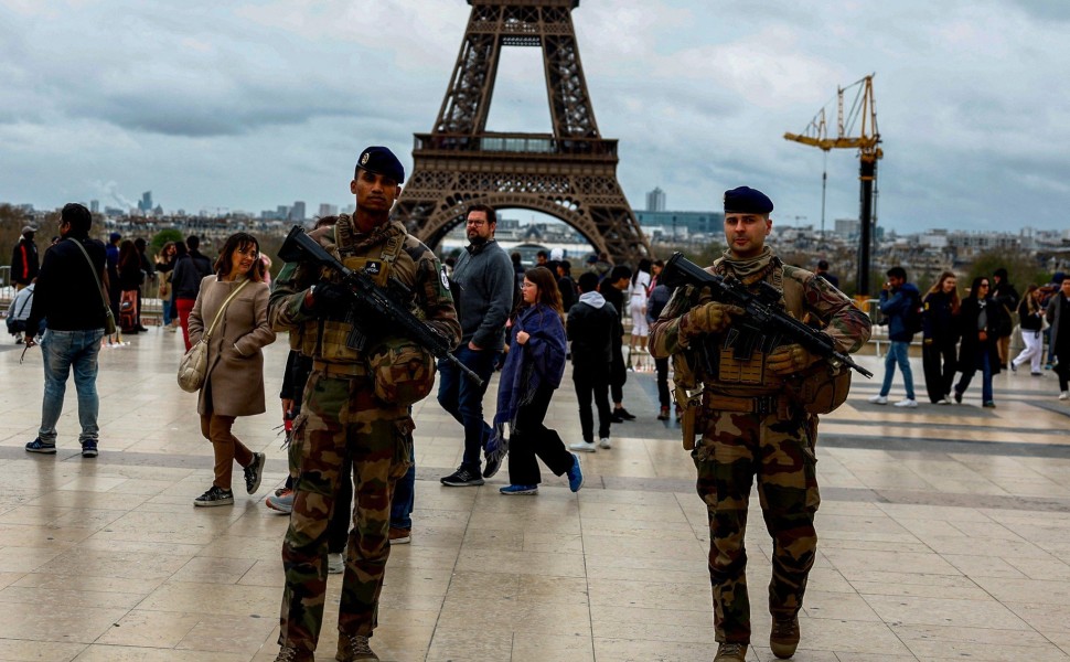 Φρούριο θυμίζει το Παρίσι λόγω των Ολυμπιακών Αγώνων / Reuters