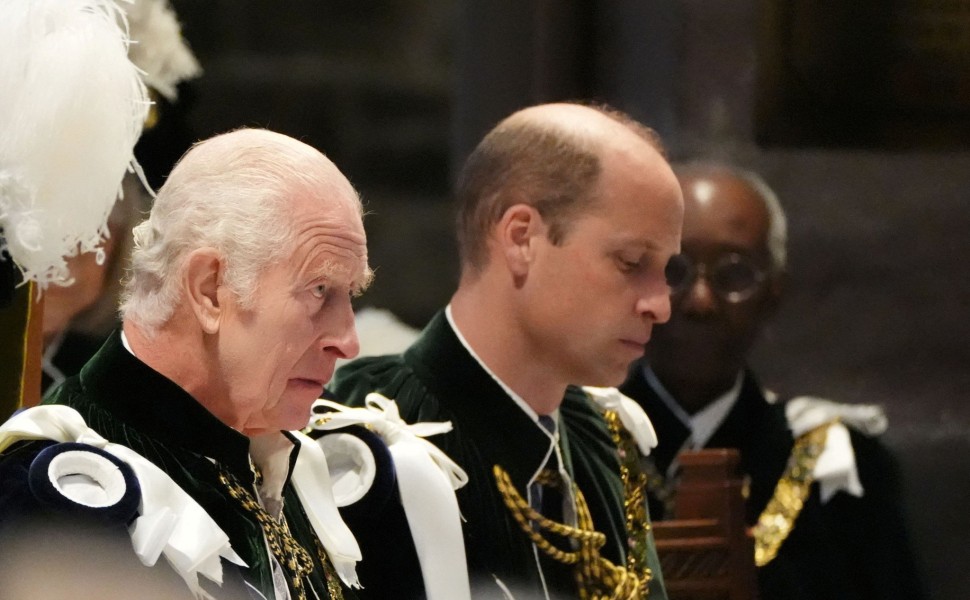 Ο βασιλιάς Κάρολος και ο διάδοχος του θρόνου πρίγκιπας Ουίλιαμ / Reuters