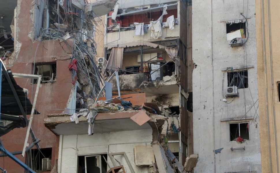 To κατεστραμμένο κτίριο από την ισραηλινή επίθεση, στα νότια προάστια της Βηρυτού / πηγή: Reuters