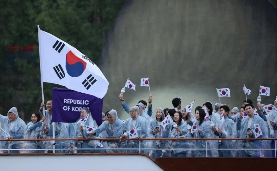 Η παρέλαση των αθλητών από την Κορέα στην Τελετή Έναρξης των Ολυμπιακών Αγώνων στο Παρίσι/Reuters