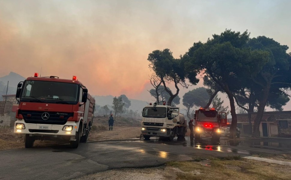 Φωτιά στην Πεντέλη / Credits: Γιάννης Κέμμος / flash.gr