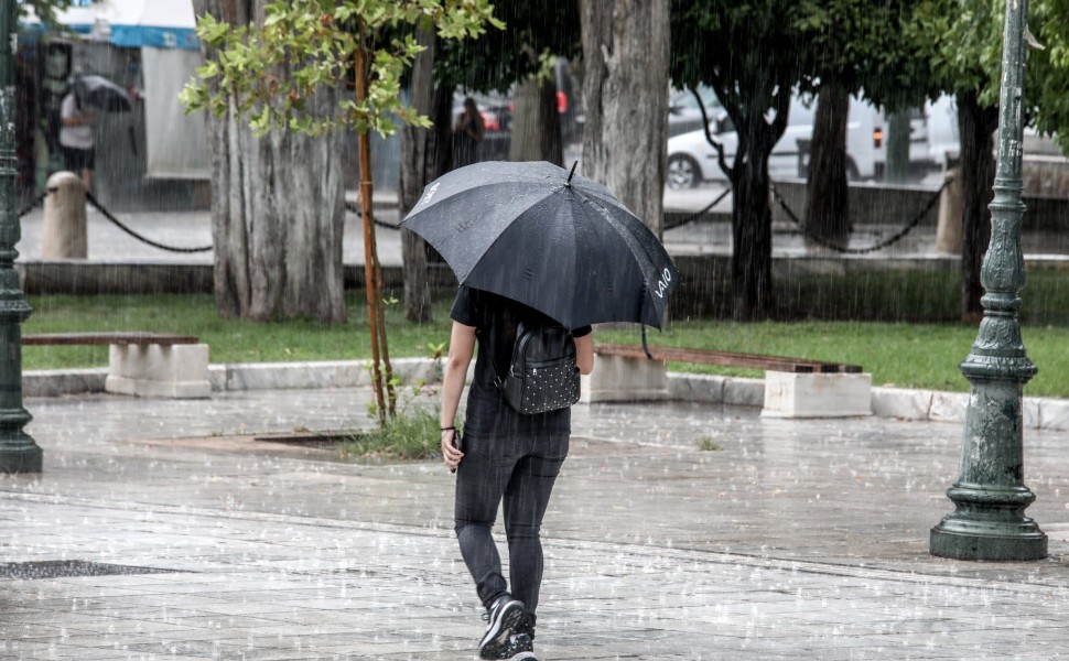 Βροχή στο κέντρο της Αθήνας / Eurokinissi