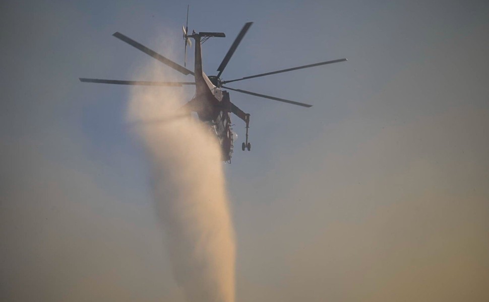 Πυρκαγια σε δασική έκταση στην περιοχή Βουρλιώτες στην Σάμο.Μεγάλη επιχείρηση της πυροσβεστικής με επιγειες και εναέριες δυνάμεις, Πέμπτη 15 Ιουλίου 2021