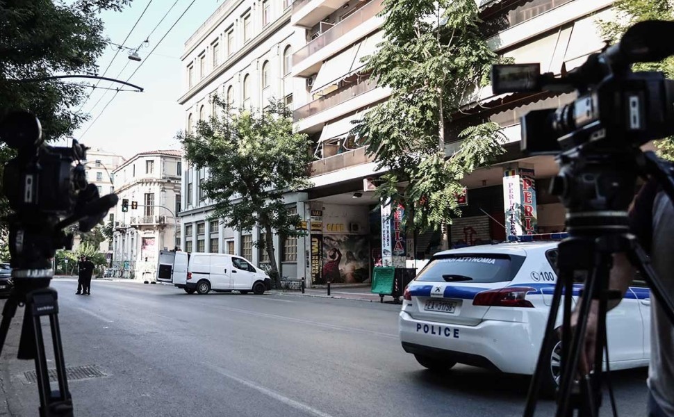Έκρηξη έξω από το κτήριο της Τεκτονικής Μεγάλης Στοάς της Ελλάδας, μεταξύ των οδών Αχαρνών και Σουρμελή, στην Αθήνα, Πέμπτη 13 Ιουλίου 2023. Όπως έγινε γνωστό από την Αστυνομία, είχε προηγηθεί προειδοποιητικό τηλεφώνημα από άγνωστο στις 6.30 το πρωί, ο οπ