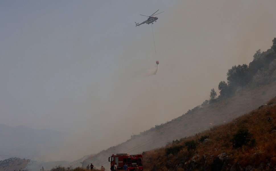 Πυρκαγιά στην βόρεια Κέρκυρα, Δευτέρα 24 Ιουλίου 2023. 
(ΓΙΩΡΓΟΣ ΚΟΝΤΑΡΙΝΗΣ/EUROKINISSI)