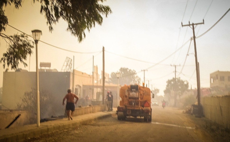 Για τέταρτη μέρα η μεγάλη πυρκαγιά στην Ρόδο, μαίνεται ανεξέλεγκτη, στιγμιότυπα από τις περιοχές Κιοτάρι, Λάρδος, Γλύστρα, Σάββατο 22 Ιουλίου 2023  (ΑΡΓΥΡΗΣ ΜΑΝΤΙΚΟΣ /EUROKINISSI)